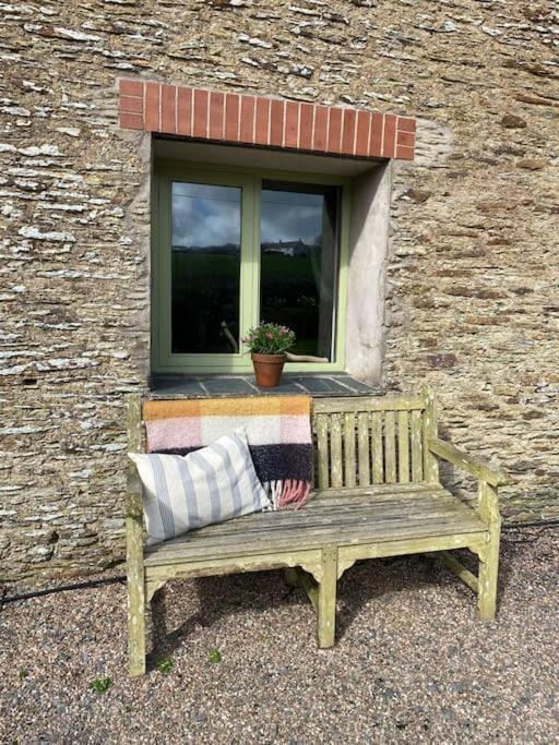 The Wheelhouse At Hewish Mill Villa Bittadon Exterior photo